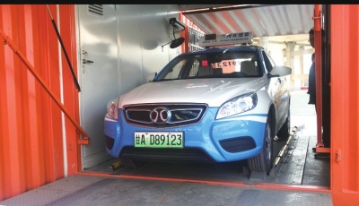 出租車3分鐘換塊電池繼續(xù)跑 我市首座換電站投運(yùn)受歡迎