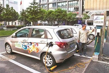車(chē)主抱怨國(guó)網(wǎng)下調(diào)充電樁功率 背后有何隱情?