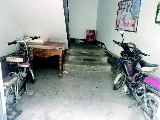 小區(qū)充電樁成擺設(shè)電動(dòng)車(chē)還是愛(ài)上樓